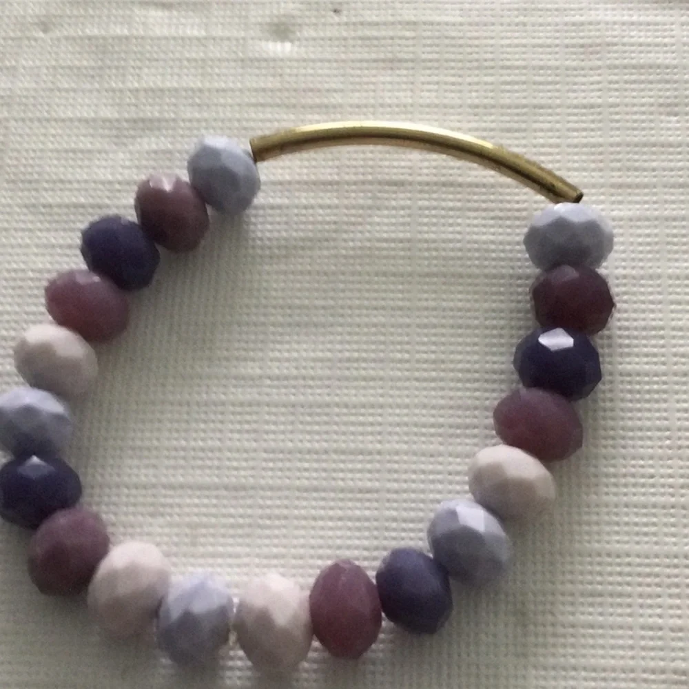 Woman’s Ann Taylor Loft Set of 4 Stretch Bracelets & one set of pierced Earrings